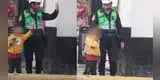 Policía permite que un niño dirija el tránsito y escena enternece a los usuarios