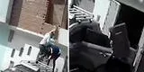 Avezados delincuentes trepan el techo de un auto para robar vivienda en Ate