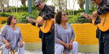 Guitarrista callejero se encuentra con Bartola en Barranco y forman un dúo al ritmo de "Alfonsina y el mar"