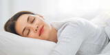 Descubre cuántas horas de descanso necesitas para rejuvenecer tu rostro, según reciente estudio