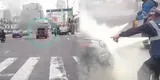 Auto a gas se incendia en vía del corredor Rojo en Pueblo Libre y el conductor se salva de milagro