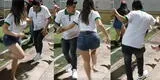 Peruanos se roban el show con singulares movimientos al ritmo de huayno cajamarquino y causan sensación