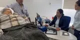 Mujer de 96 años en camilla es obligada acudir a famoso banco para realizar simple trámite: "deberían ser más empáticos"