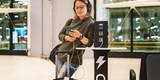 ¡Cuidado al cargar tu celular en el aeropuerto! Así pueden robar toda tu información personal