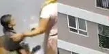 Madre se descuida y su hija de 4 años cae de la ventana del piso 12 en la India: cámaras captan el fuerte accidente