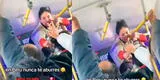 Bus va repleto y cobradora no duda en subirse a la baranda del techo para pedir el pasaje:  "Al estilo Spider-Man"