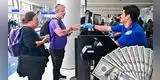 ALERTA VIAJEROS | Aeropuertos están sancionando con hasta $12.900 a las personas que hagan ESTO con su equipaje