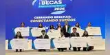 Diez jóvenes de nueve regiones del Perú reciben becas integrales para estudiar una carrera profesional