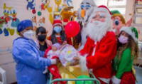 Niños hospitalizados reciben show navideño realizado por médicos en Chimbote