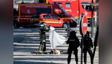 París: hombre armado embiste con explosivos a un furgón policial [VIDEO]