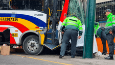 Accidente en Avenida Brasil hoy: bus se despista, rompe un árbol y mata a 1 persona contra un poste