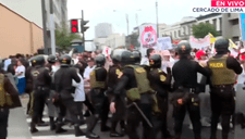 Comerciantes de Mesa Redonda acatan paro frente al Congreso e invaden parte de la avenida Abancay