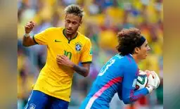 Golero Ochoa anuló opciones de gol de Neymar.