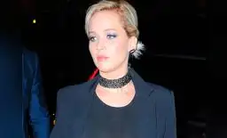 Actriz lució sexy vestido en gala de premiación