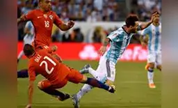 Falta de Marcelo Díaz contra Messi Falta de Marcelo Díaz contra Messi
