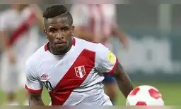 Farfán sueña con volver a vestir la blanquirroja. Farfán sueña con volver a vestir la blanquirroja.