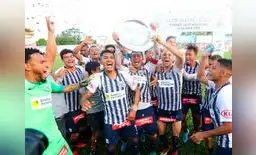 Alianza celebra y Universitario se quedó con las ganas del partido extra. Alianza celebra y Universitario se quedó con las ganas del partido extra.