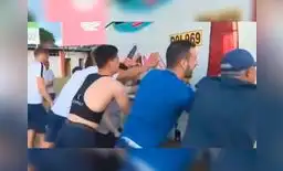 Alianza Lima frenó los festejos para empujar su micro Alianza Lima frenó los festejos para empujar su micro