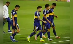 Zambrano y compañeros salen cabizbajos tras la derrota de Boca Juniors ante Lanus