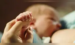 El calostro tiene un alto componente inmunológico que protegerá al bebé durante sus primeros meses de vida.