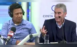 ¡Se pasó! Silvio Valencia quisó discutir con Juan Carlos Oblitas en plena conferencia de prensa. ¡Se pasó! Silvio Valencia quisó discutir con Juan Carlos Oblitas en plena conferencia de prensa.