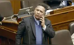 Congresista Esdras Medina busca presidir la mesa directiva. Congresista Esdras Medina busca presidir la mesa directiva.