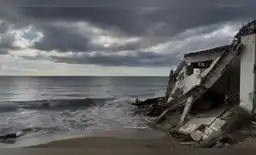 El mar devora las costas de Puerto Rico y genera susto en los pobladores El mar devora las costas de Puerto Rico y genera susto en los pobladores