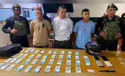 Los detenidos por la PNP del Escuadrón Verde y el dinero recuperado Los detenidos por la PNP del Escuadrón Verde y el dinero recuperado