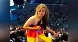 YouTube: Fanática se desnudó en final de Alemania vs. Chile [VIDEO]