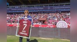 John Lennon tiene su clon argentino que es hincha de Lanús  [VIDEO]