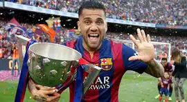 Dani Alves vuelve al Barcelona: la vez que llamó “basura” a un diario de España en conferencia