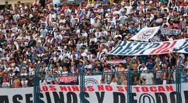 La bandera que desplegó la hinchada de Alianza Lima que generó disgusto en Universitario
