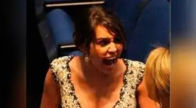 Miley Cyrus descubre en un hotel a su pareja. Está desconsolada.