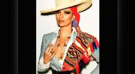 Kate Moss posa una vez más para el lente del fotógrafo Mario Testino.