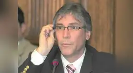 Ajusta. Está bajo investigación por la conmutación de penas.