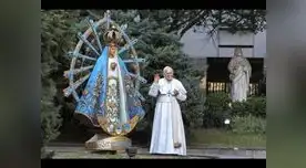 Papa Francisco molesto con estatua hecha en su nombre.