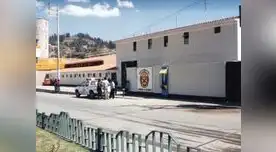 Gringasha lee la biblia con su madre en penal de Huaraz.