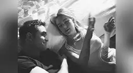 Robert Pattinson protagoniza candente comercial junto a Camille Rowe