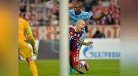 Arjen Robben se da un nuevo piscinazo durante partido entre Bayern Munich y Manchester City