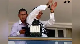 Sujeto gritaba ser terrorista y tomó a empleado como rehén. Sujeto gritaba ser terrorista y tomó a empleado como rehén.