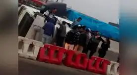 Combi se volcó y dejó nueve heridos en la Vía de Evitamiento. Combi se volcó y dejó nueve heridos en la Vía de Evitamiento.