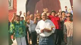 Decenas de fieles en la Urb. San Fernando apoyan al padre Torres.