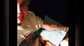 Cantante se inyecta sustancias a la vena de forma casera