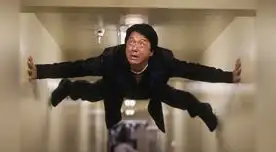 Usa pocas veces doble.  Le gusta realizar sus proezas por sí mismo.