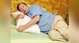 Foto-Manía: Tulio Loza disfruta de la compañía de su almohada