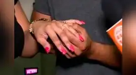 Giuseppe le entrega anillo a Rubí como símbolo de su cariño