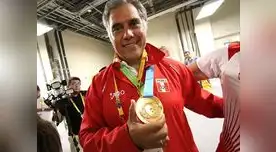 Boza feliz por haber conseguido una medalla dorada