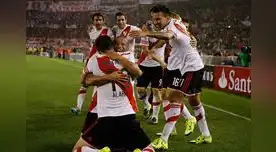 Los campeones en el estadio monumental.