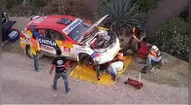 Equipo mecánico de Mario Hart trabaja para llegar a tiempo para la tercera etapa