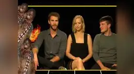 Actores de 'Sinsajo' remedan sonidos de 'Star Wars'.